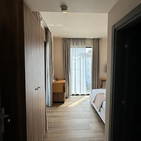 Utopia Hotell 4*
