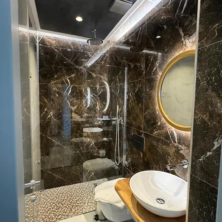 Utopia Hotell 4*