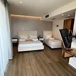 Utopia 4*